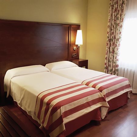 Hotel Urogallo Βιέλα Εξωτερικό φωτογραφία