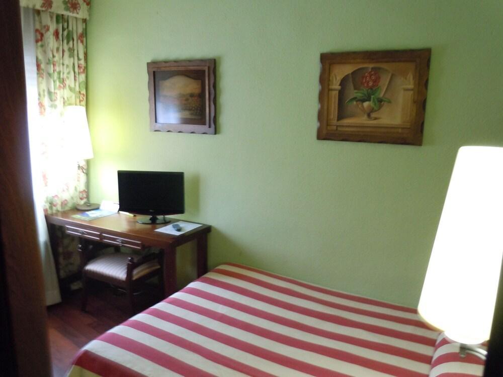 Hotel Urogallo Βιέλα Εξωτερικό φωτογραφία
