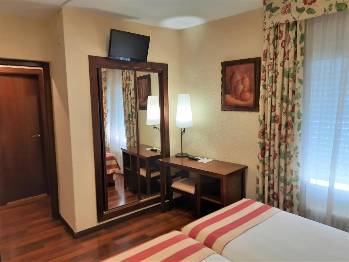Hotel Urogallo Βιέλα Δωμάτιο φωτογραφία