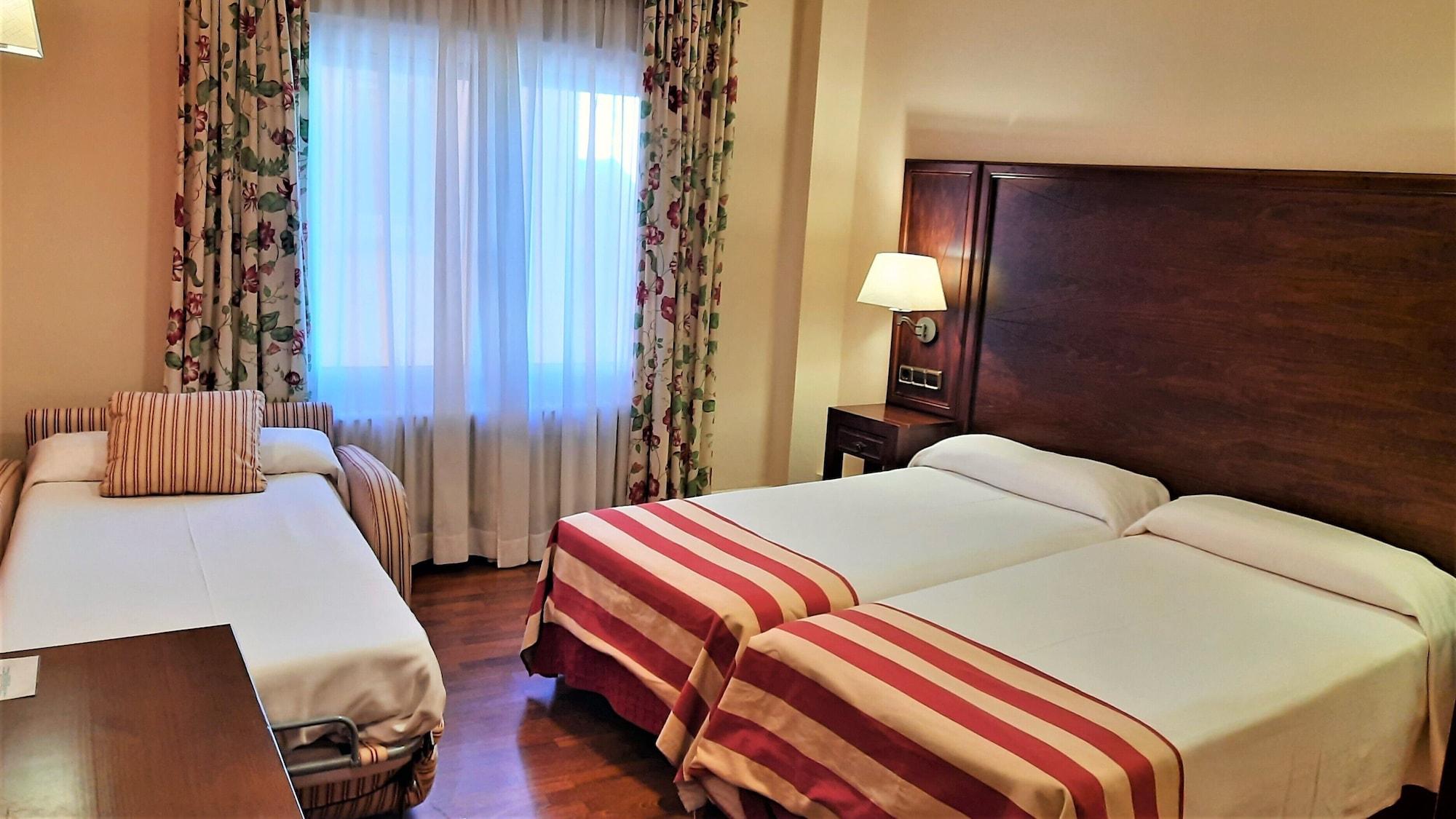 Hotel Urogallo Βιέλα Εξωτερικό φωτογραφία