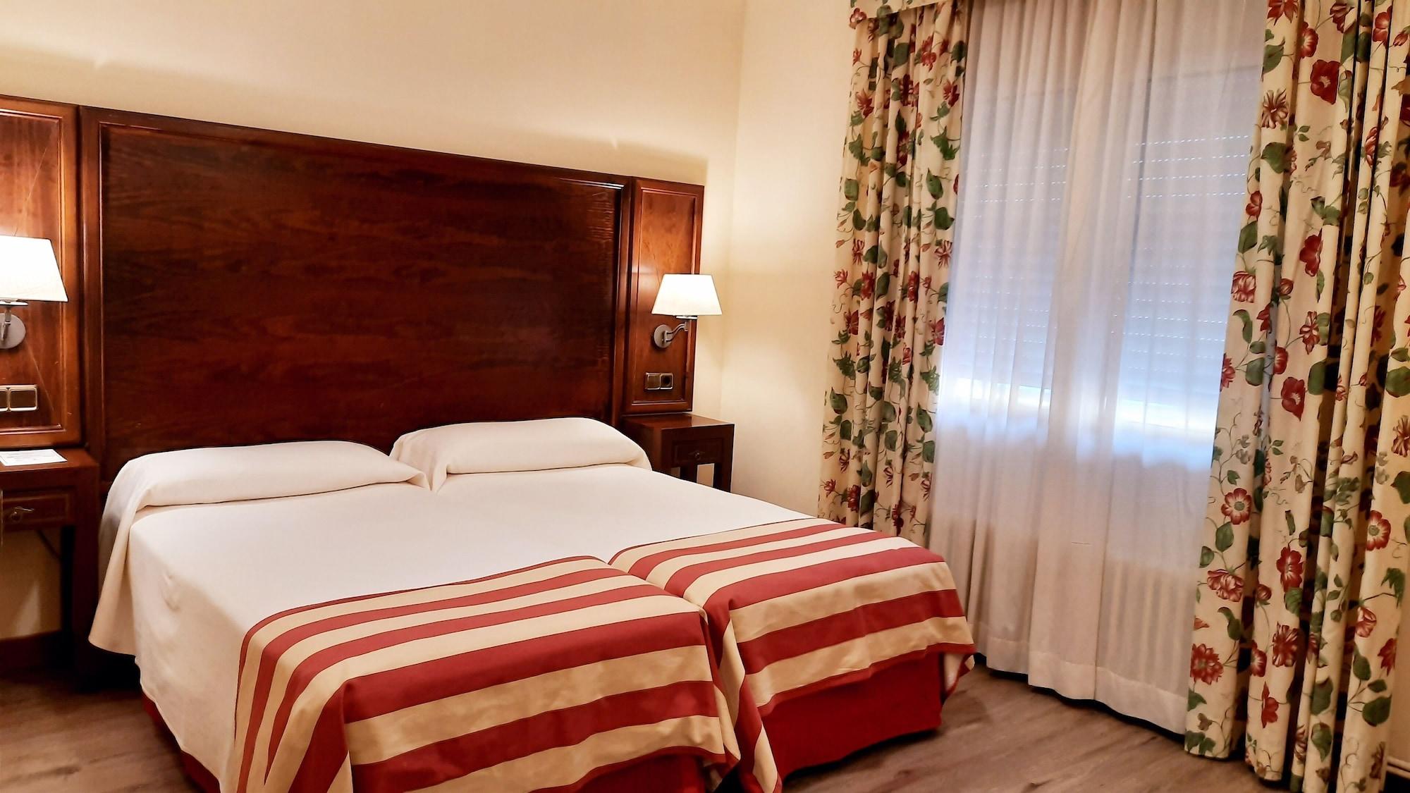 Hotel Urogallo Βιέλα Εξωτερικό φωτογραφία