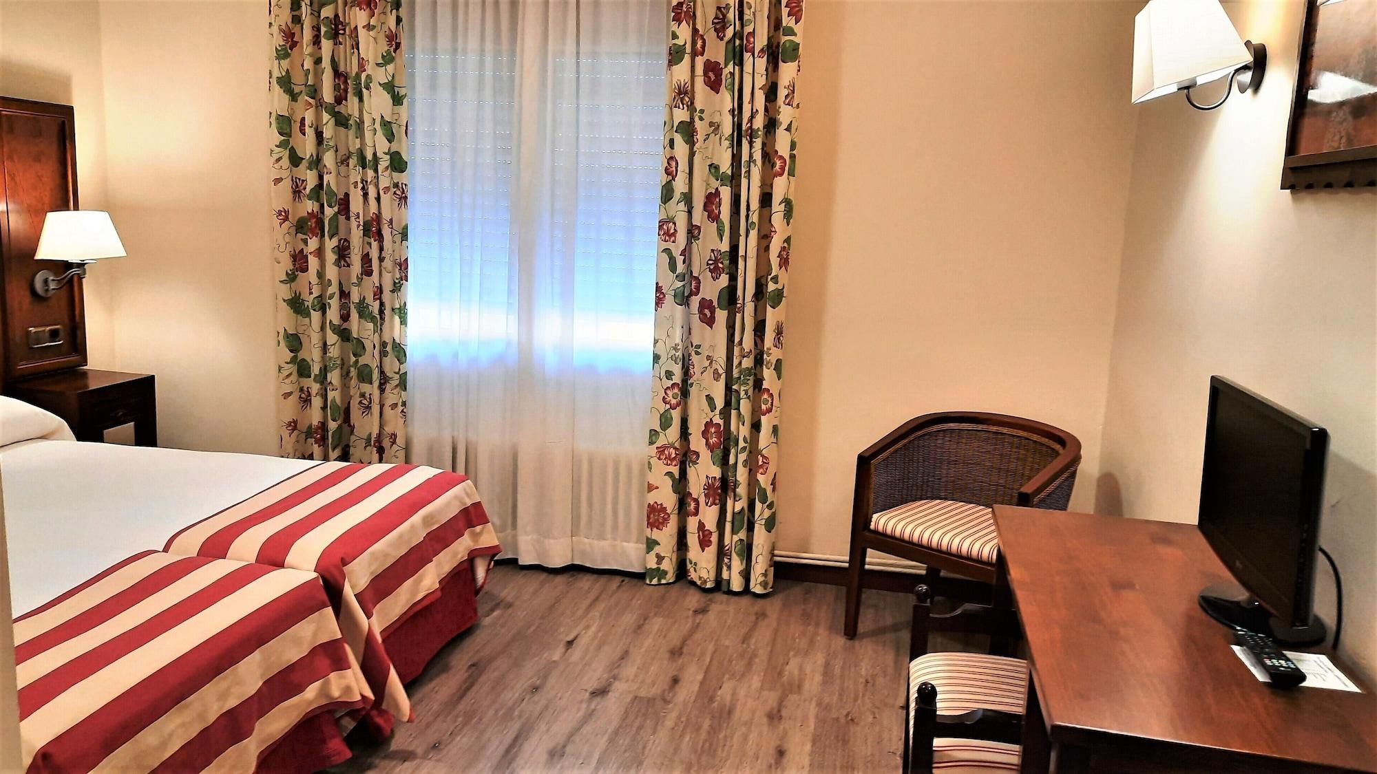 Hotel Urogallo Βιέλα Εξωτερικό φωτογραφία