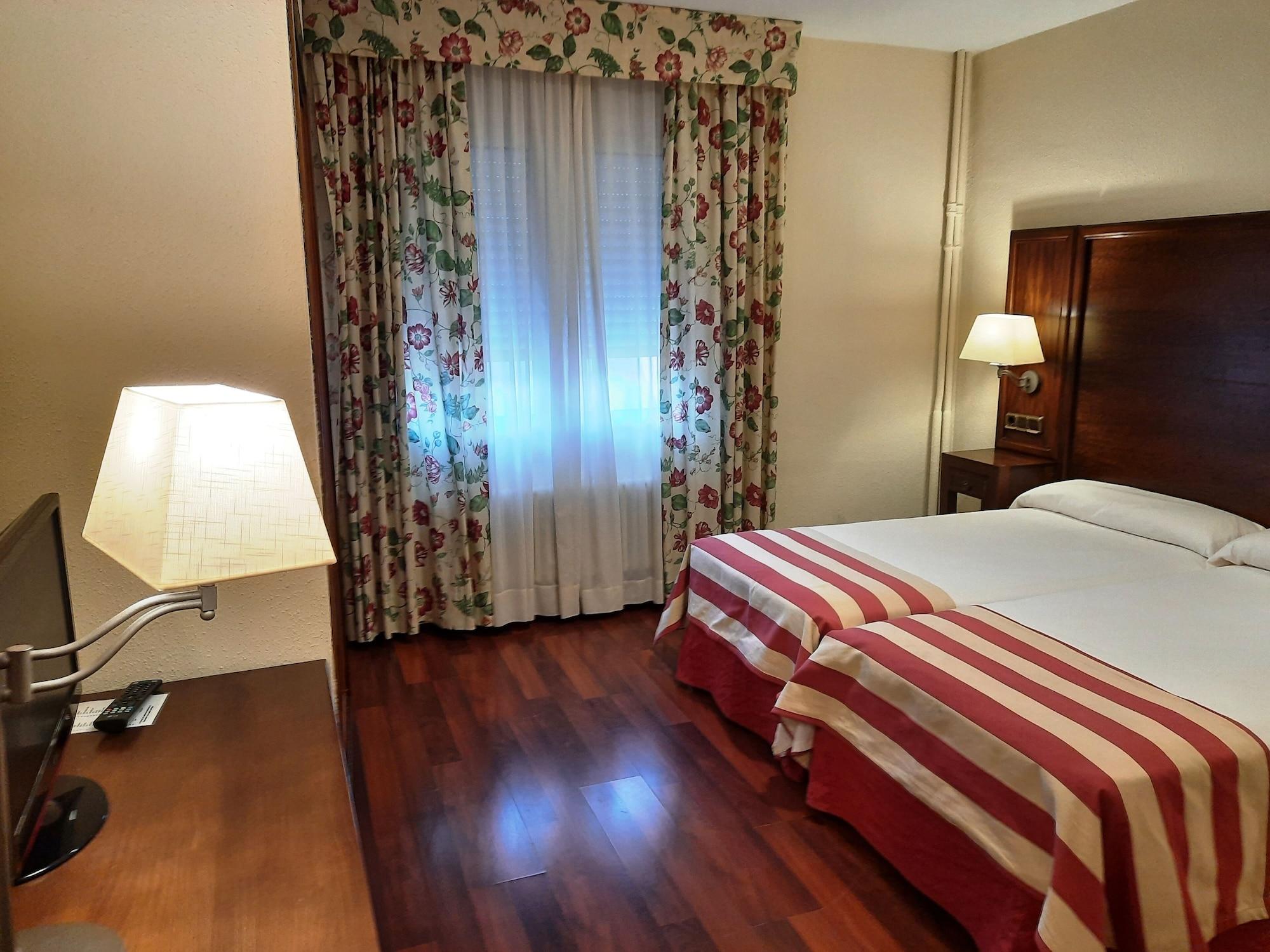 Hotel Urogallo Βιέλα Εξωτερικό φωτογραφία