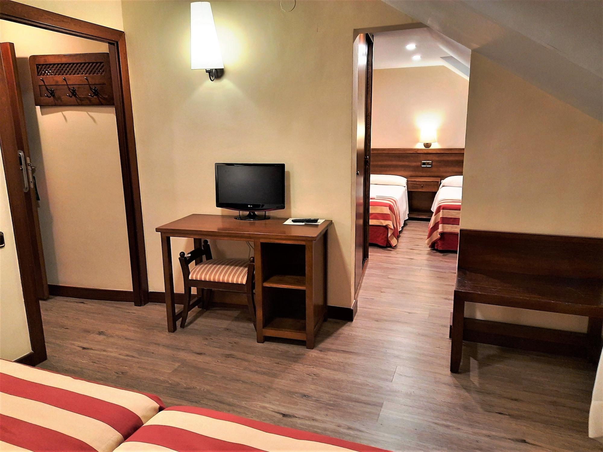 Hotel Urogallo Βιέλα Εξωτερικό φωτογραφία