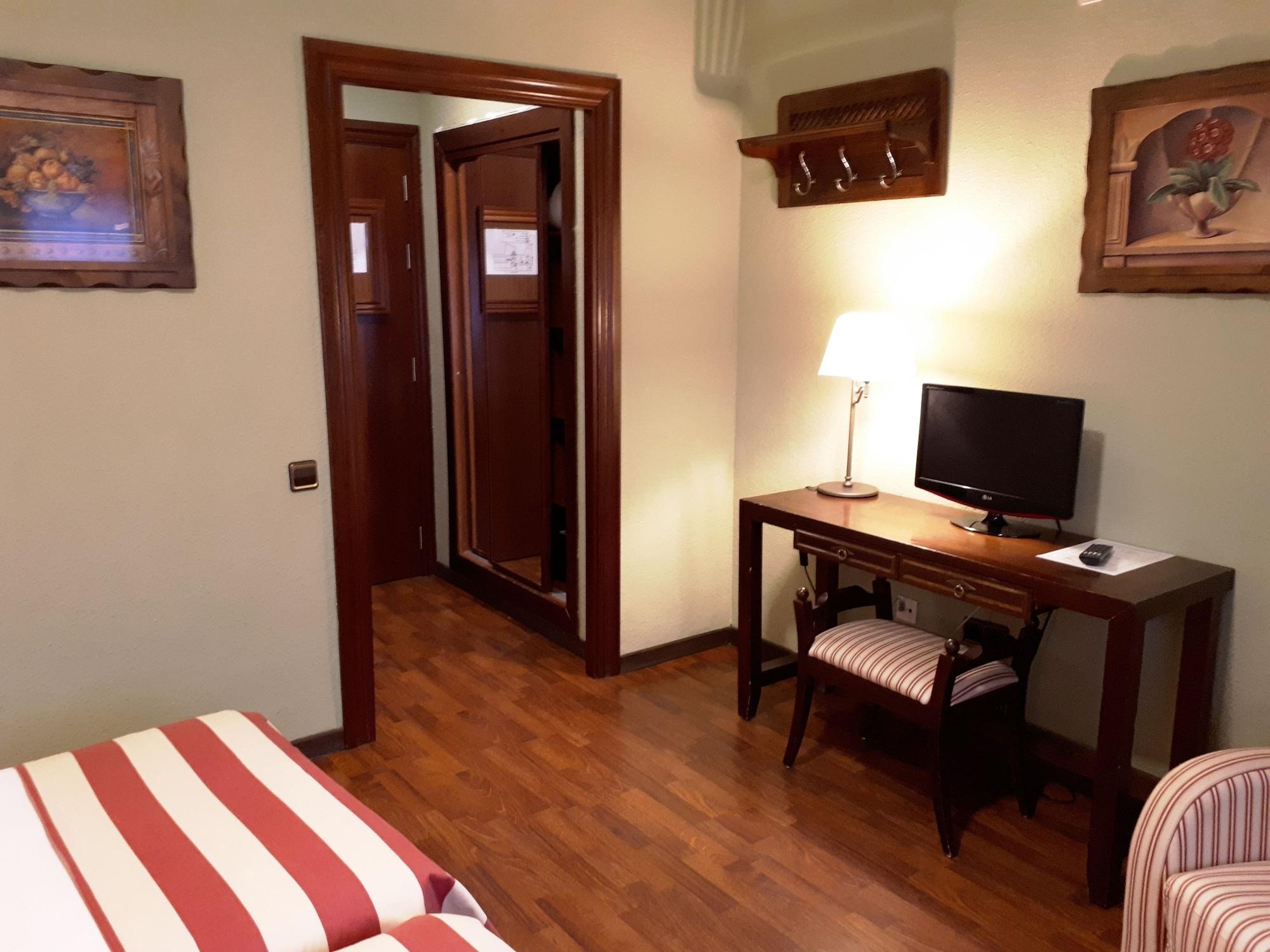 Hotel Urogallo Βιέλα Εξωτερικό φωτογραφία
