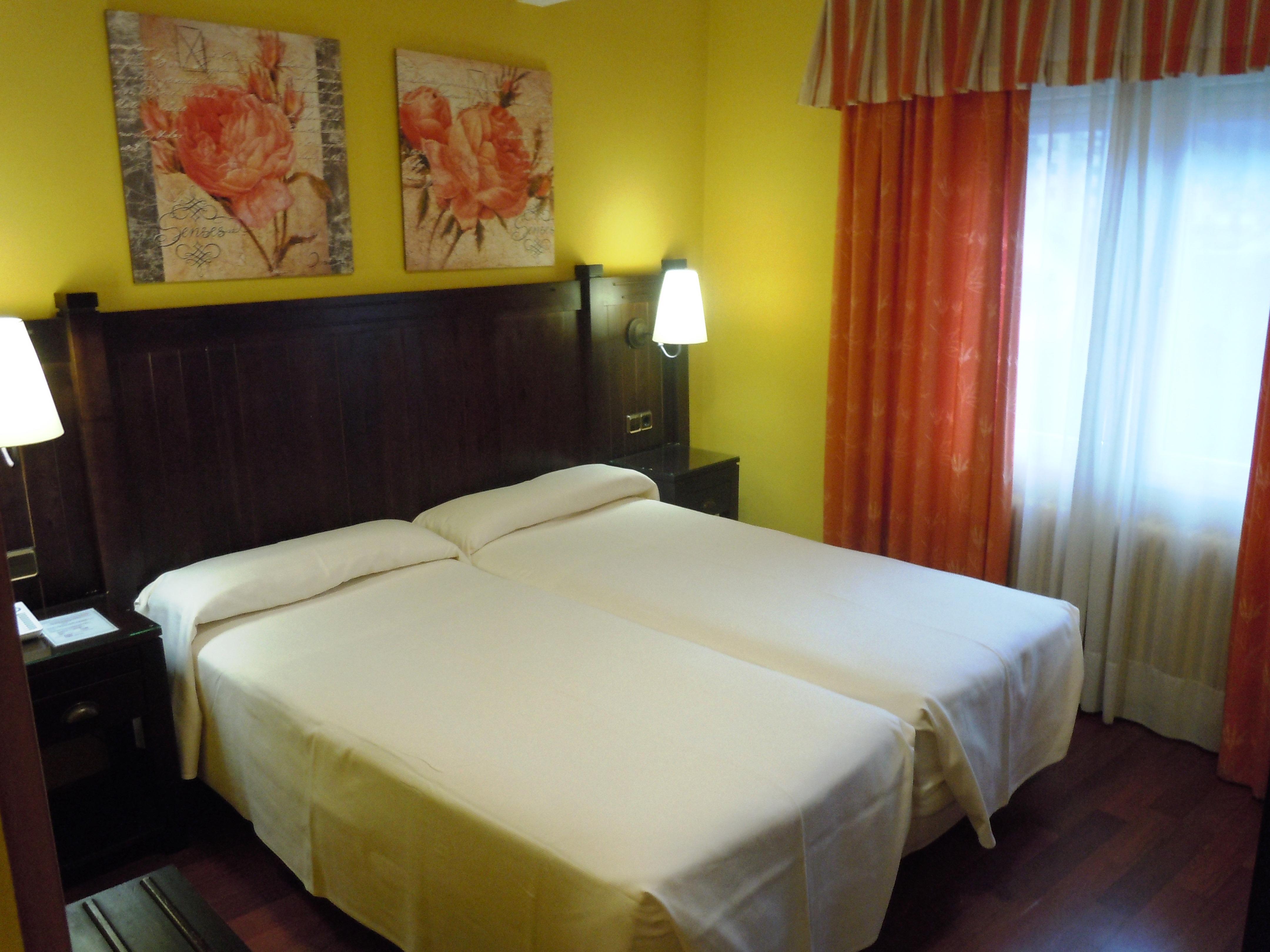 Hotel Urogallo Βιέλα Εξωτερικό φωτογραφία