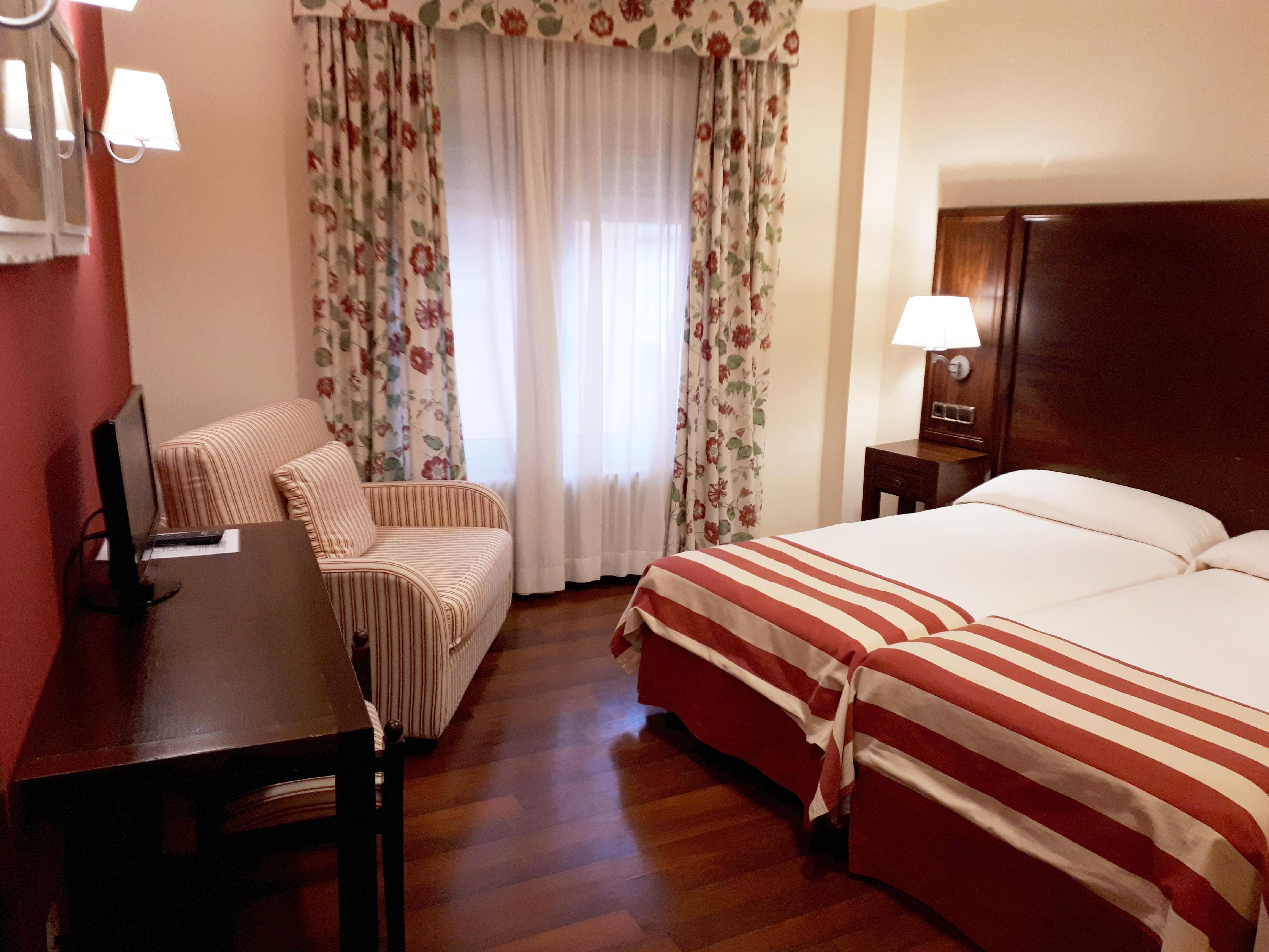 Hotel Urogallo Βιέλα Εξωτερικό φωτογραφία