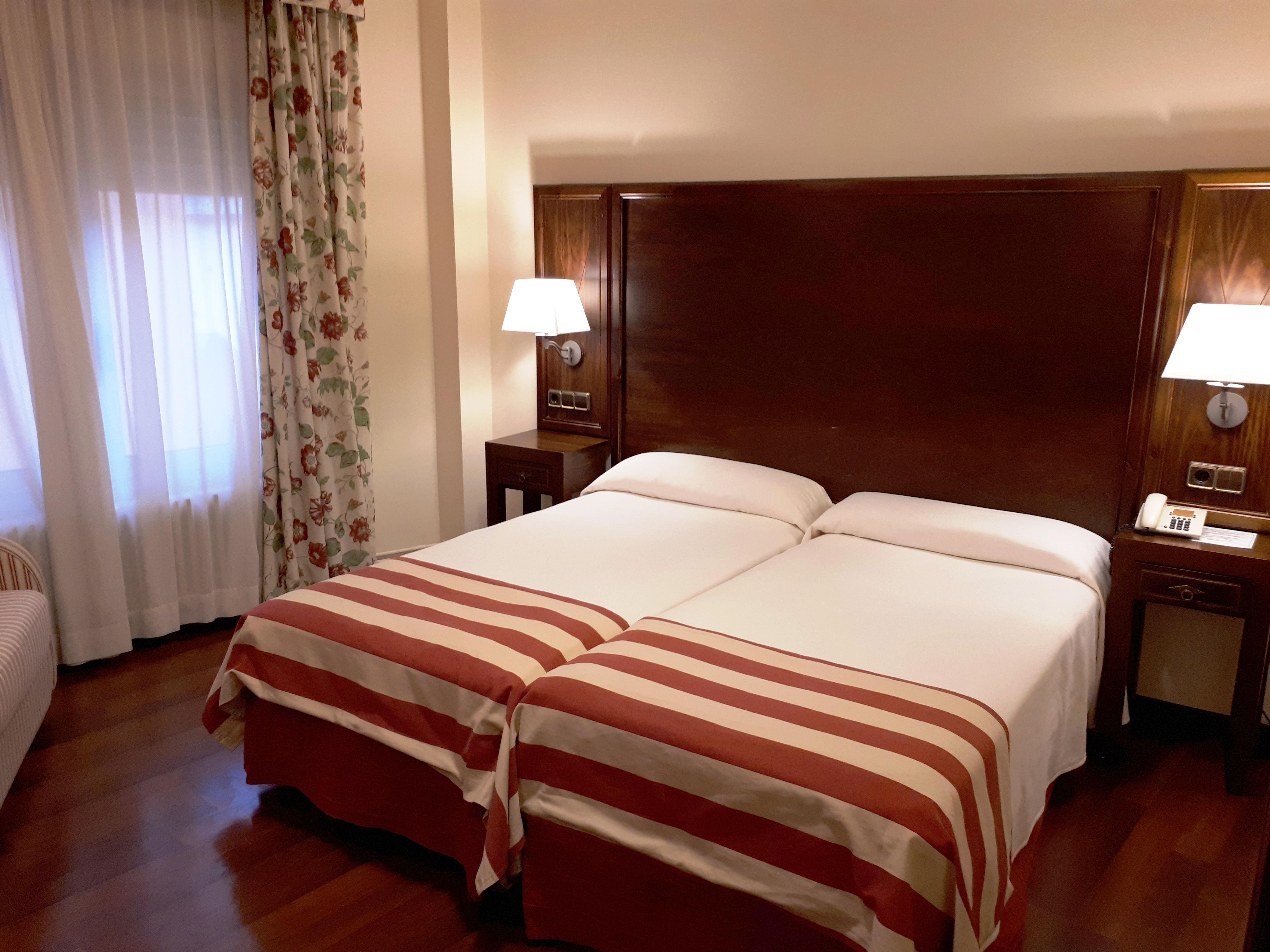 Hotel Urogallo Βιέλα Εξωτερικό φωτογραφία