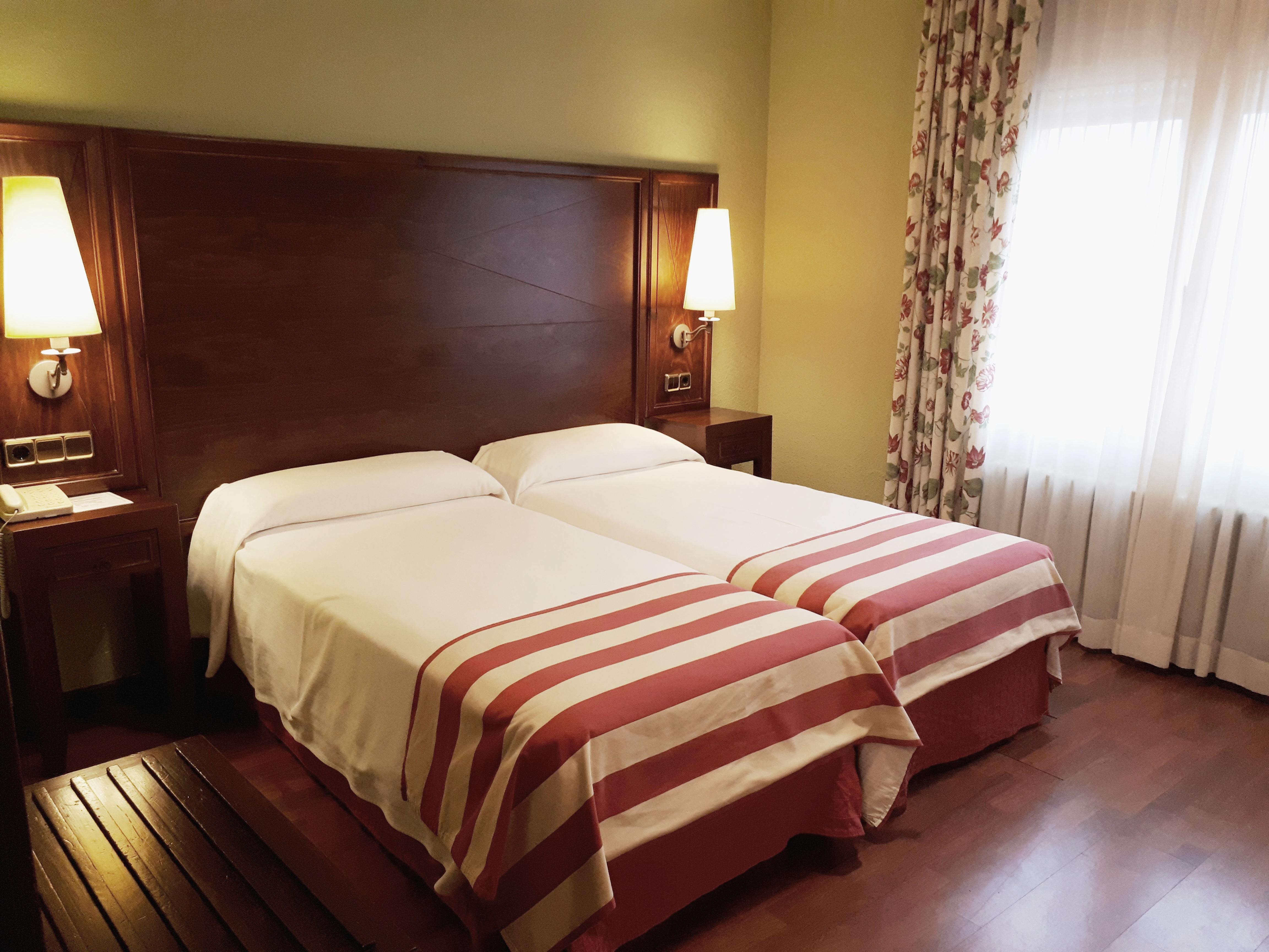 Hotel Urogallo Βιέλα Εξωτερικό φωτογραφία
