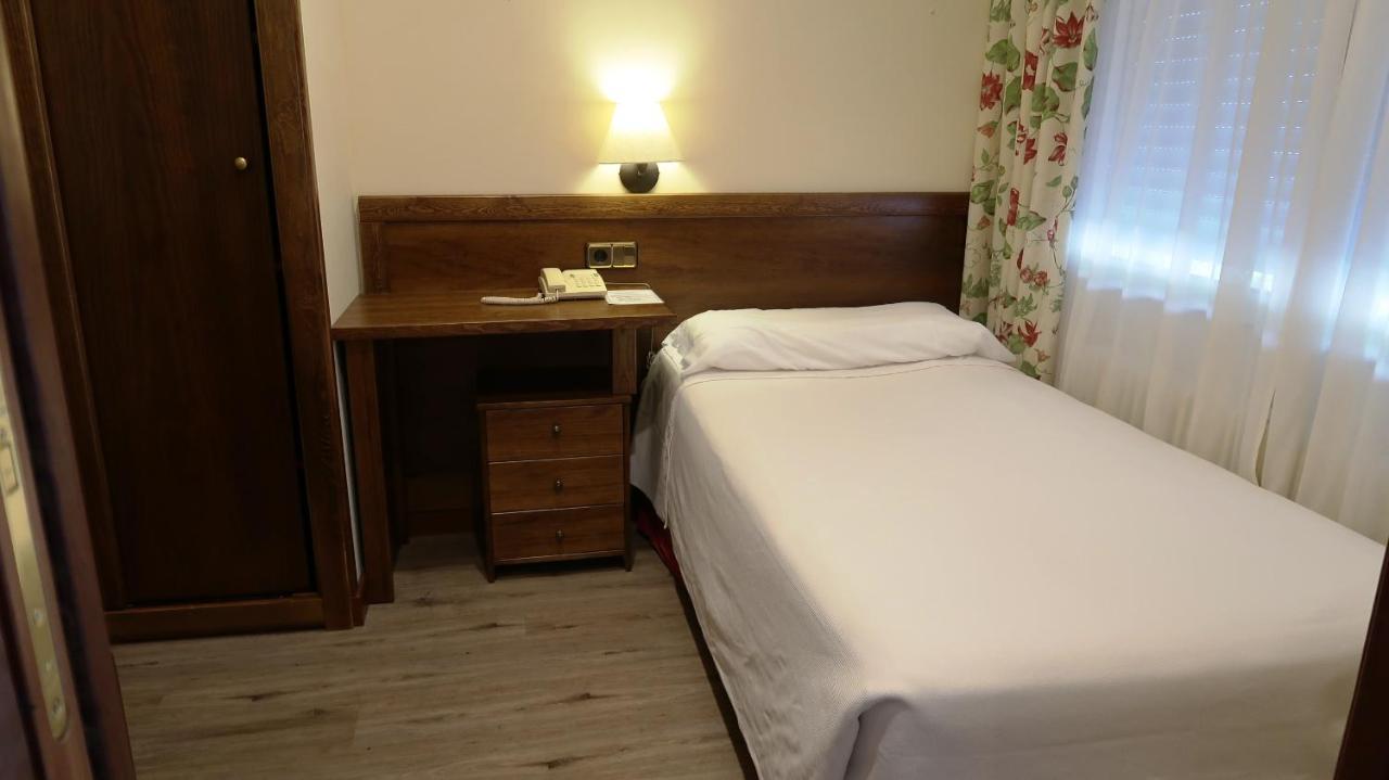 Hotel Urogallo Βιέλα Εξωτερικό φωτογραφία