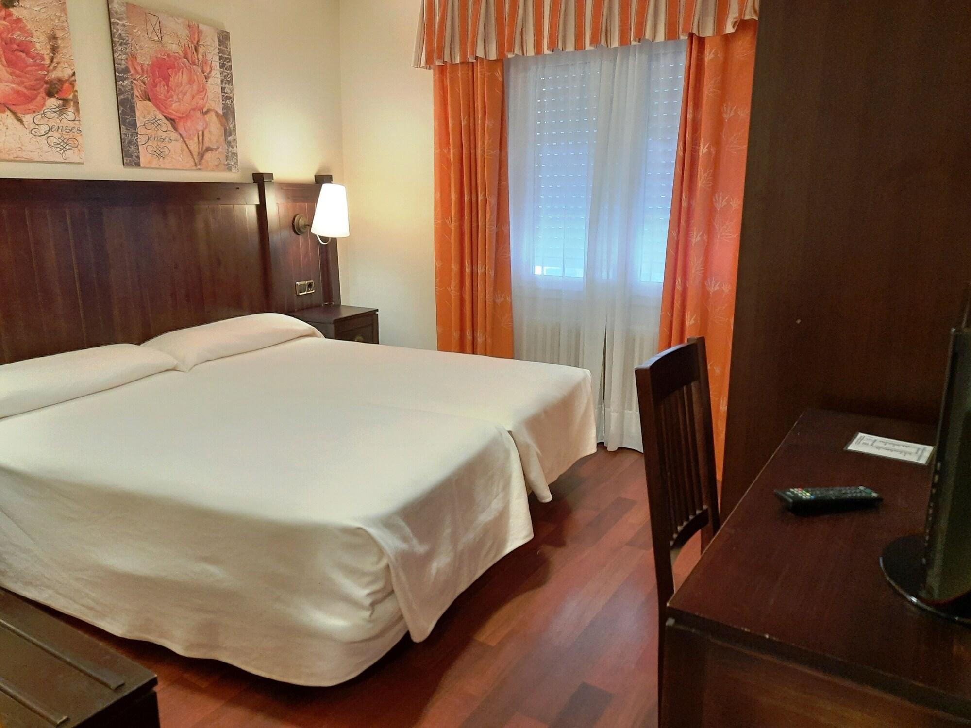Hotel Urogallo Βιέλα Εξωτερικό φωτογραφία