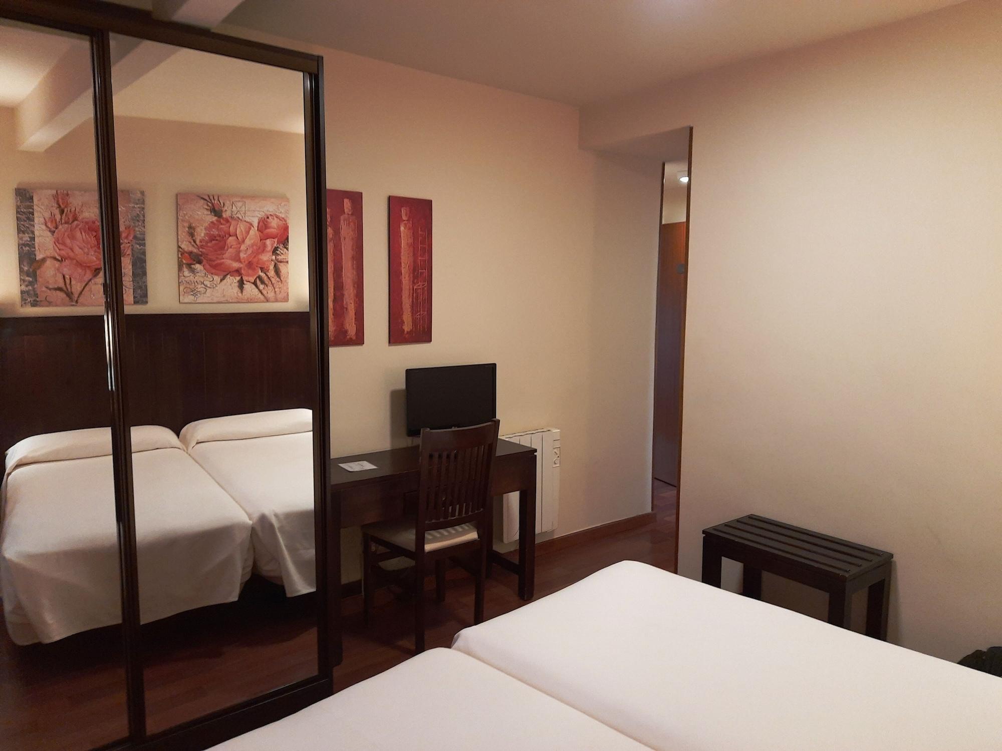 Hotel Urogallo Βιέλα Εξωτερικό φωτογραφία