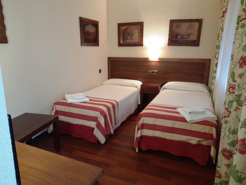 Hotel Urogallo Βιέλα Εξωτερικό φωτογραφία