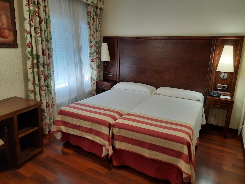 Hotel Urogallo Βιέλα Εξωτερικό φωτογραφία