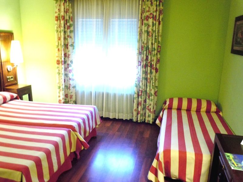Hotel Urogallo Βιέλα Εξωτερικό φωτογραφία