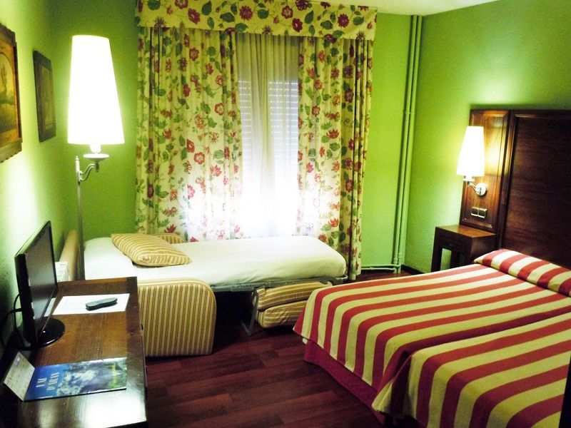 Hotel Urogallo Βιέλα Εξωτερικό φωτογραφία
