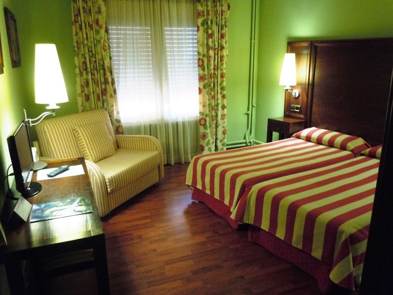 Hotel Urogallo Βιέλα Εξωτερικό φωτογραφία