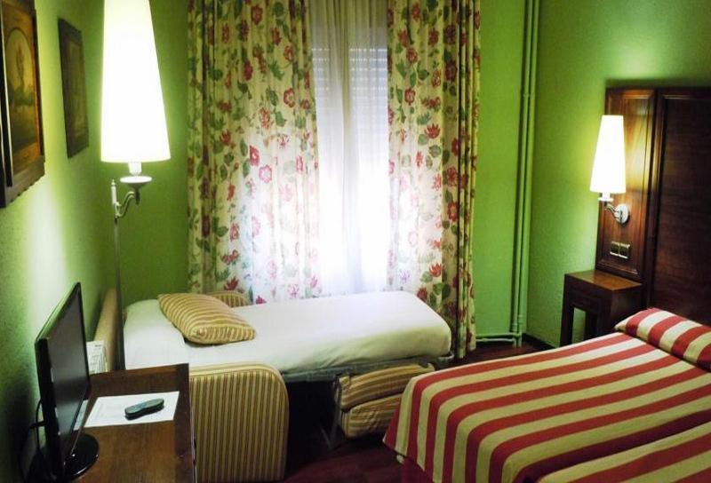 Hotel Urogallo Βιέλα Εξωτερικό φωτογραφία